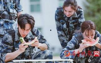 军人吃瓜群众吃瓜视频播放,揭秘吃瓜视频背后的热辣话题